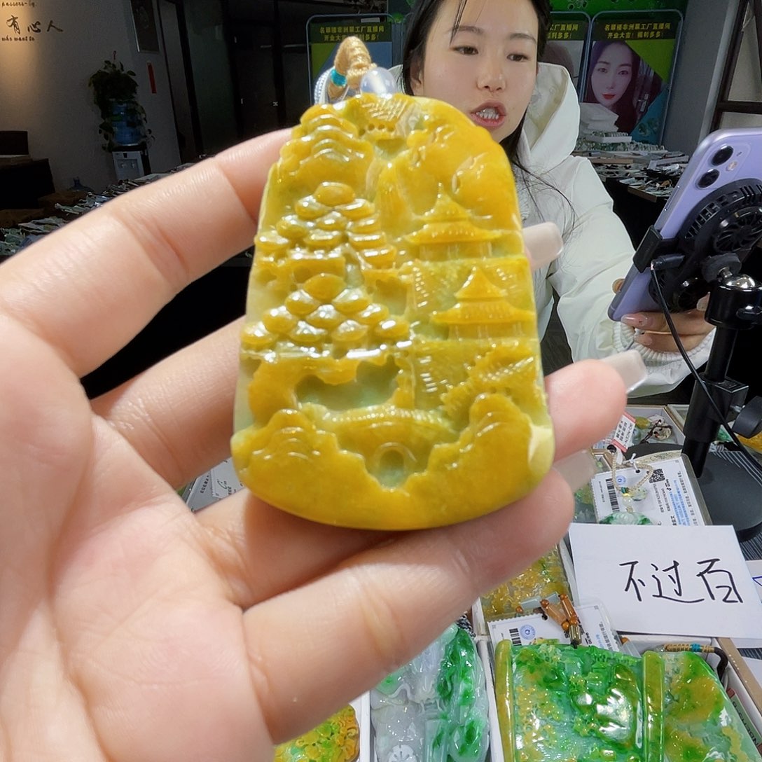 颈饰未镶嵌翡翠一