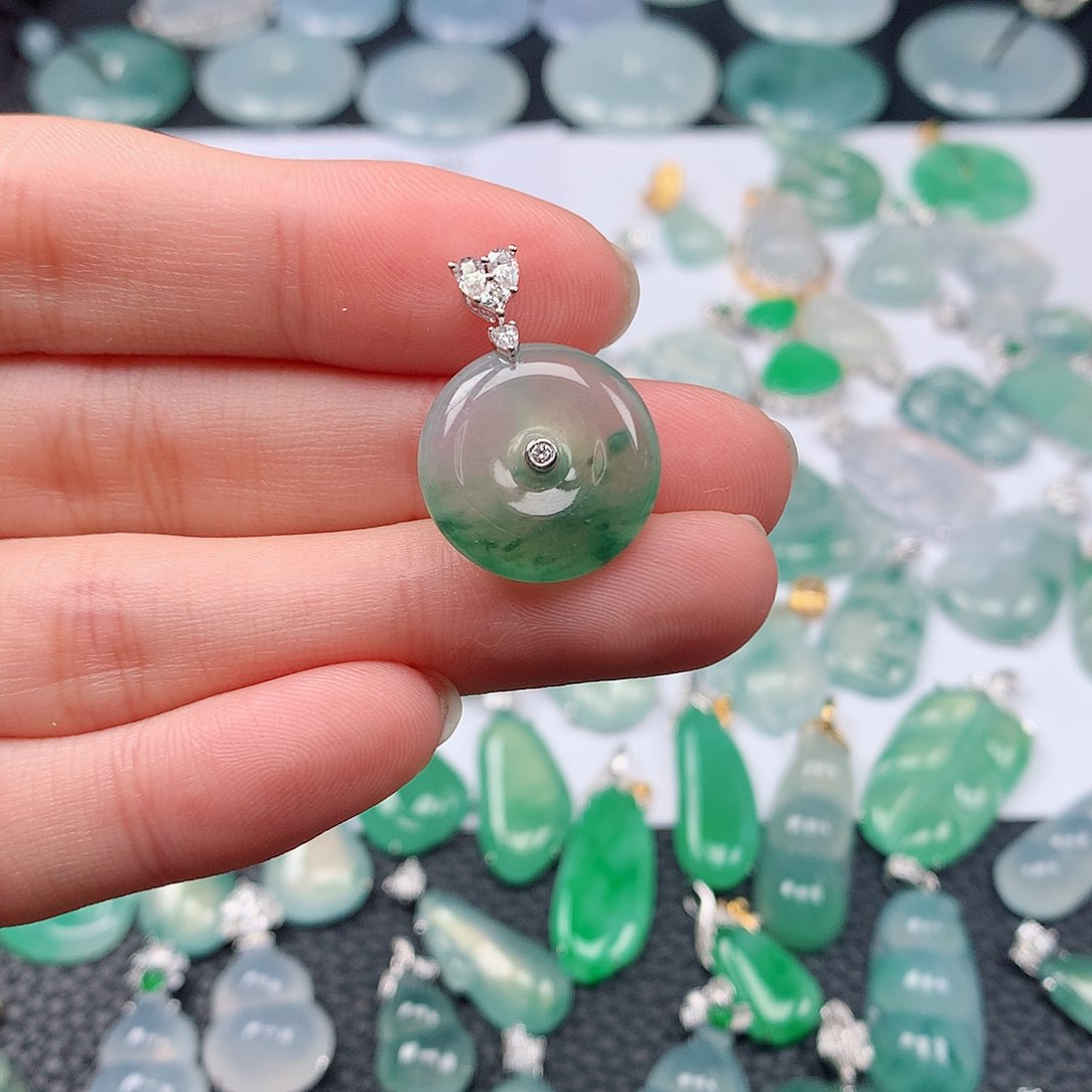 翡翠颈饰18K金镶嵌T**a天然翡翠