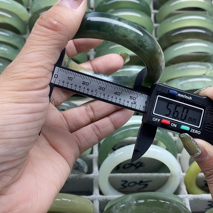 蛇纹石玉未镶嵌手镯295
