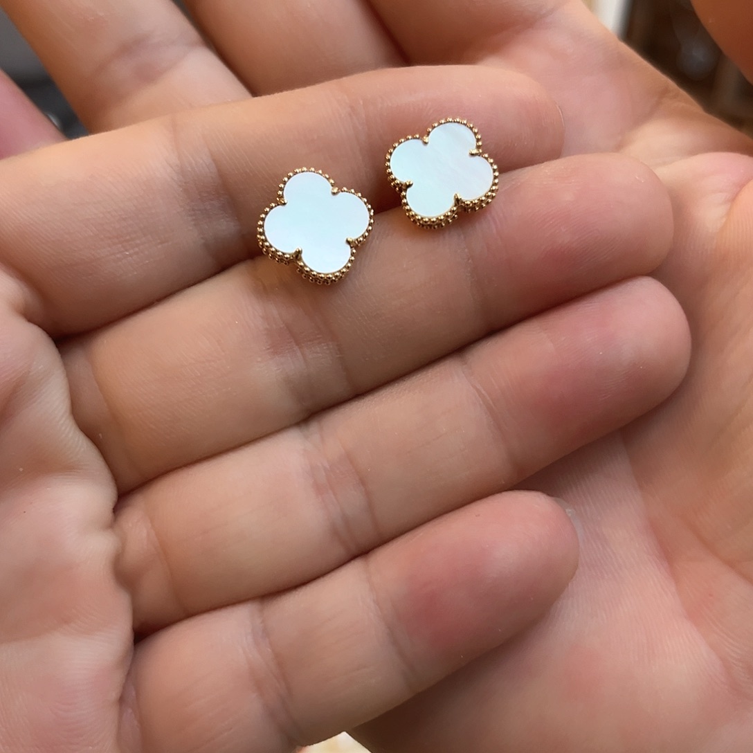 18K金镶嵌贝壳（贝母）耳钉中号四叶草耳钉