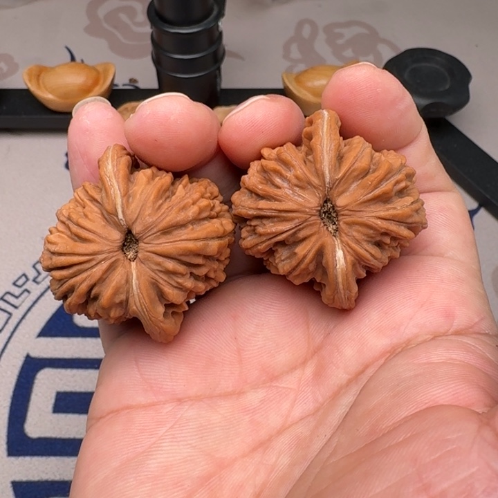 把件桃核山地楼42尺4