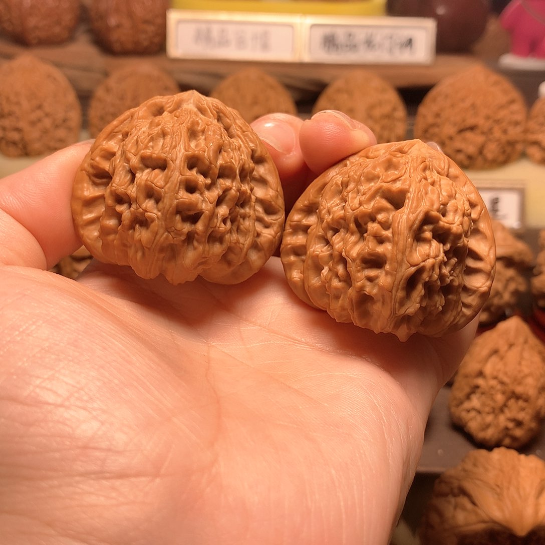 文玩核桃吊坠三角白42