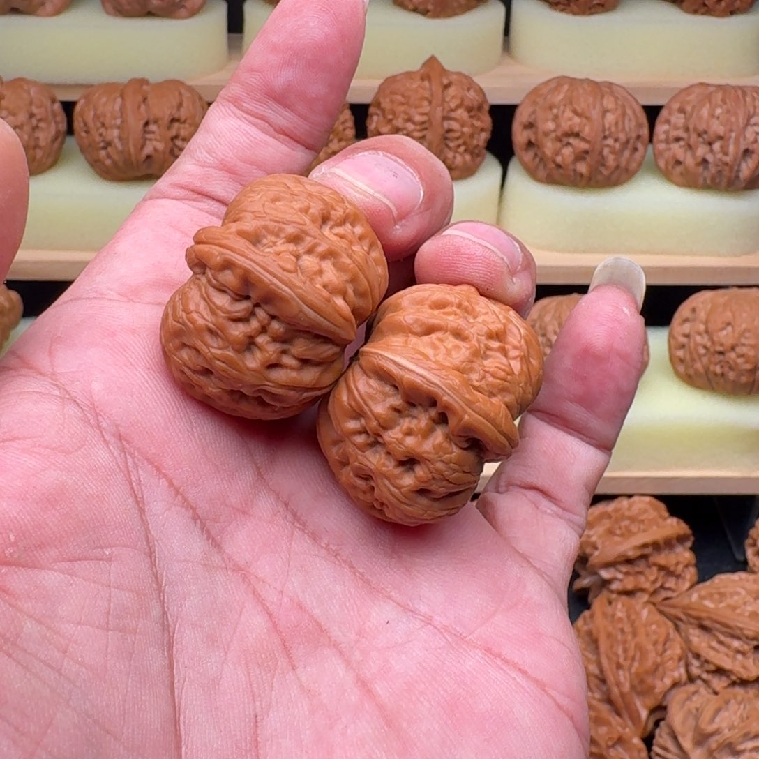 文玩核桃吊坠狮****^元宝32