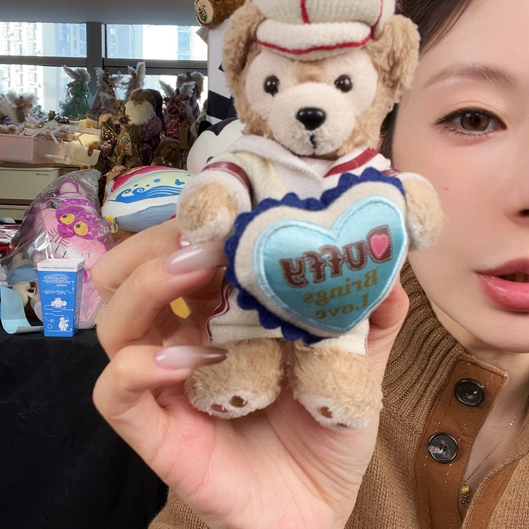 毛绒859号抱爱心达菲