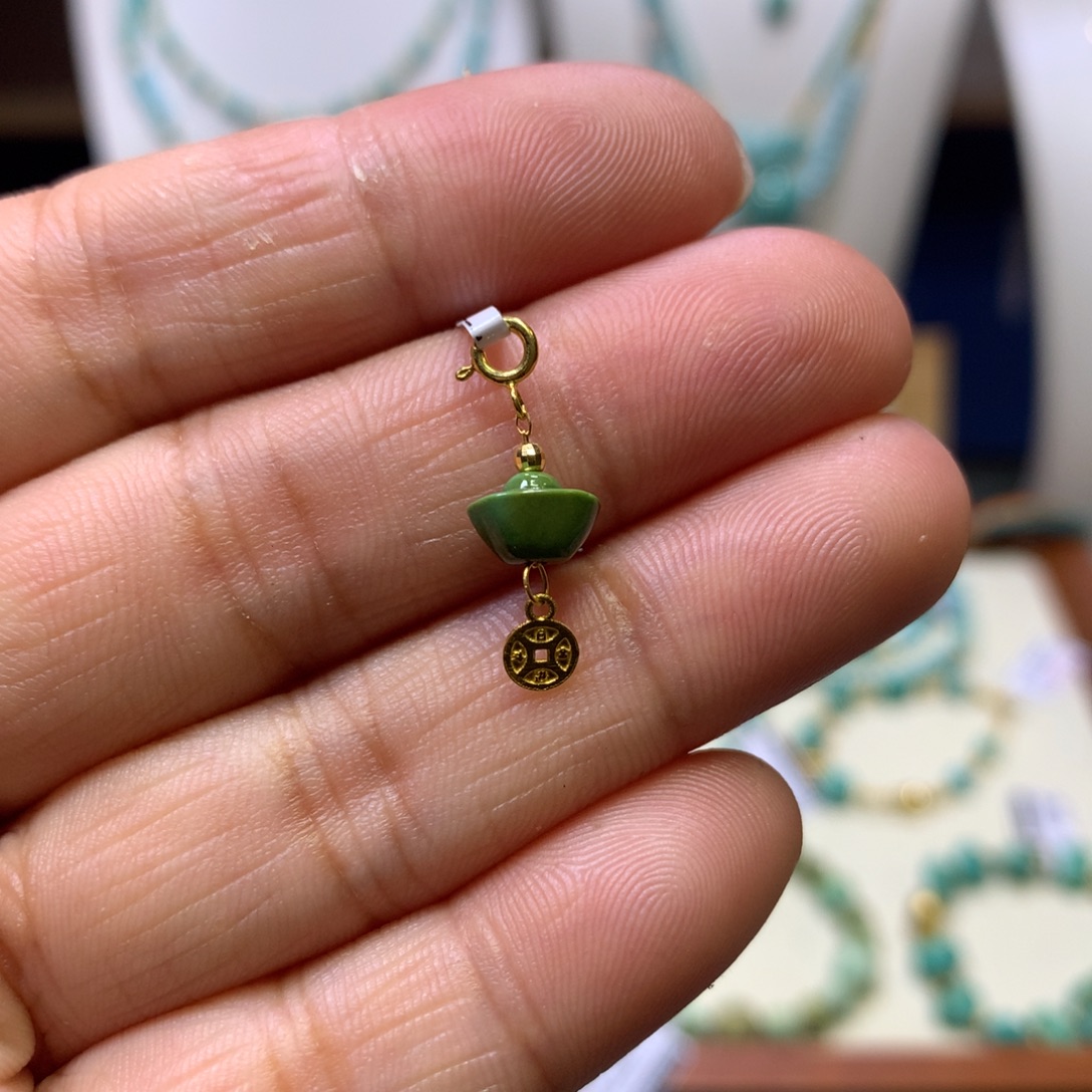 绿松石18K金镶嵌挂件