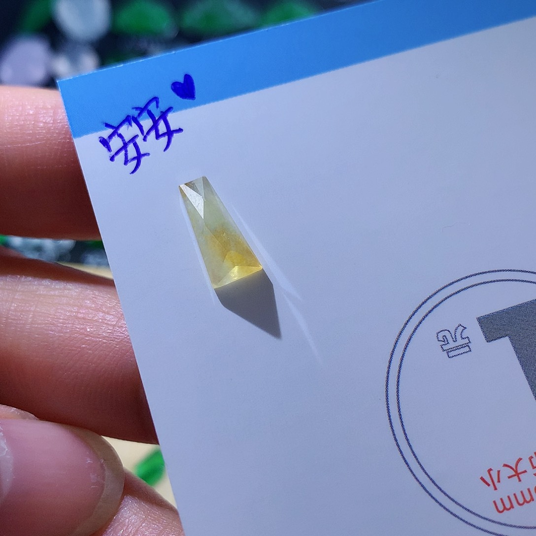 翡翠颈饰未镶嵌天然翡翠高冰切割