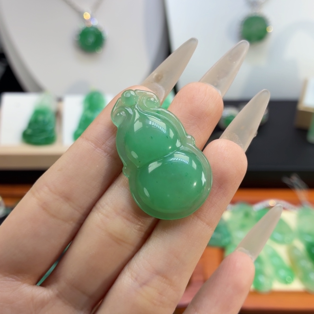 石英质玉（非洲翠）未镶嵌颈饰AB