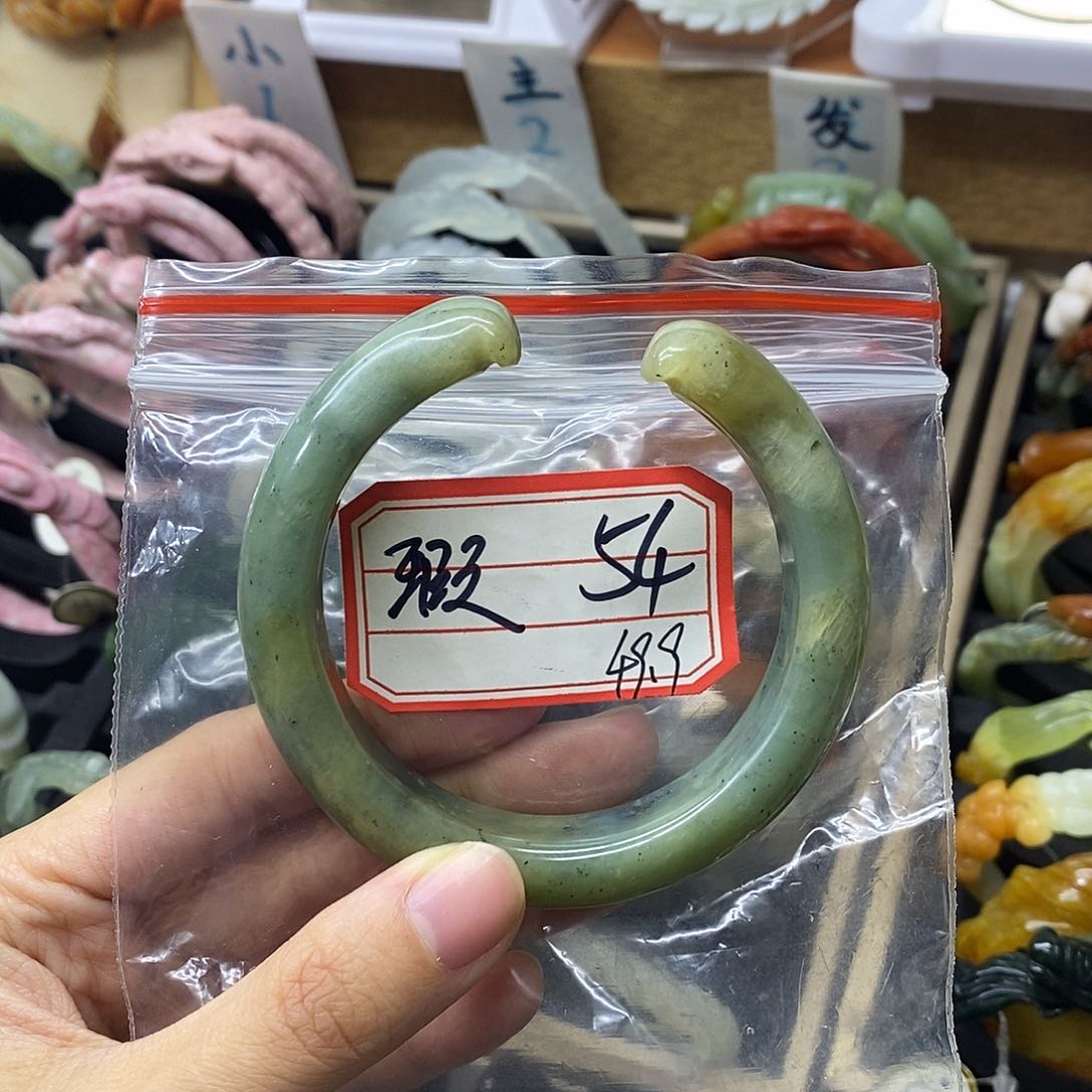 蛇纹石玉手镯未镶嵌