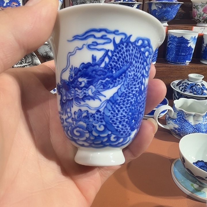 青花手工手绘龙纹杯