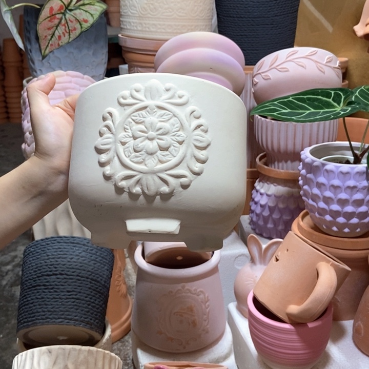 17×13白陶三脚雕花 粗陶1个