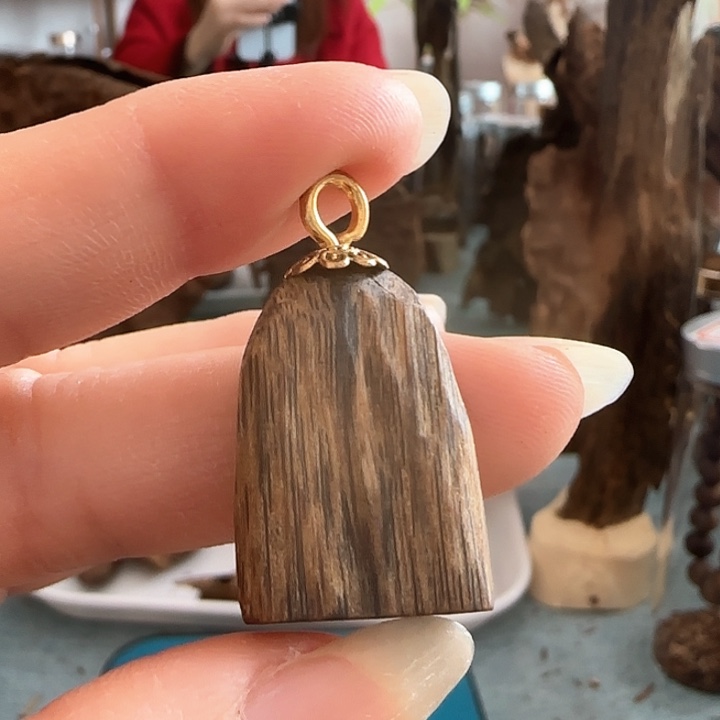 沉香木吊坠绿棋楠沉香小吊坠2.6克