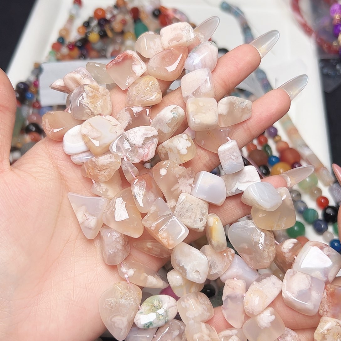 玛瑙/玉髓未镶嵌珠宝半成品T40 天然粉樱花玛瑙随行一条