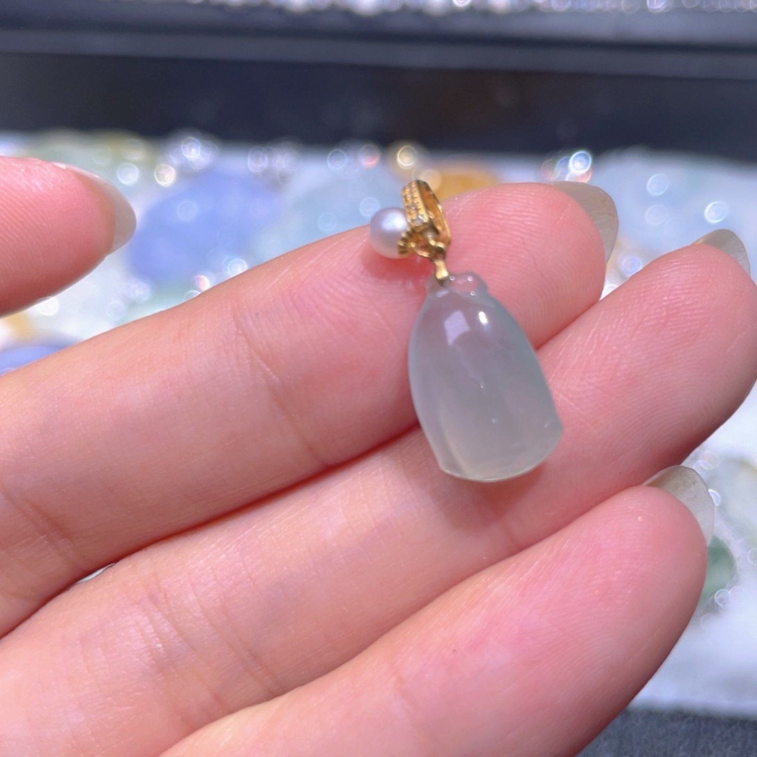 颈饰18K金镶嵌翡翠翡翠