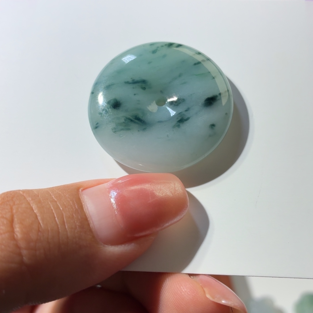 颈饰未镶嵌翡翠平安扣