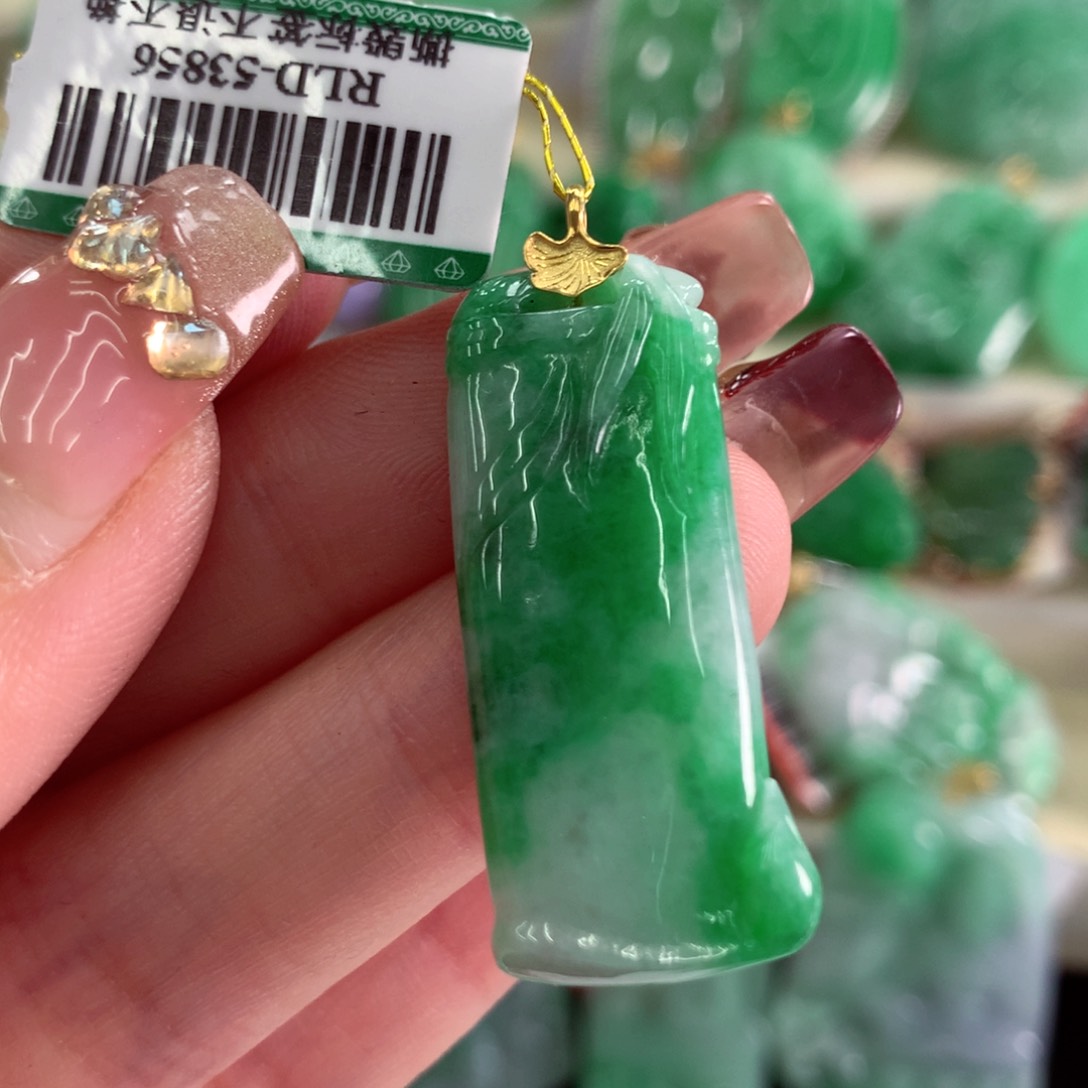 翡翠吊坠(不含链)18K金镶嵌