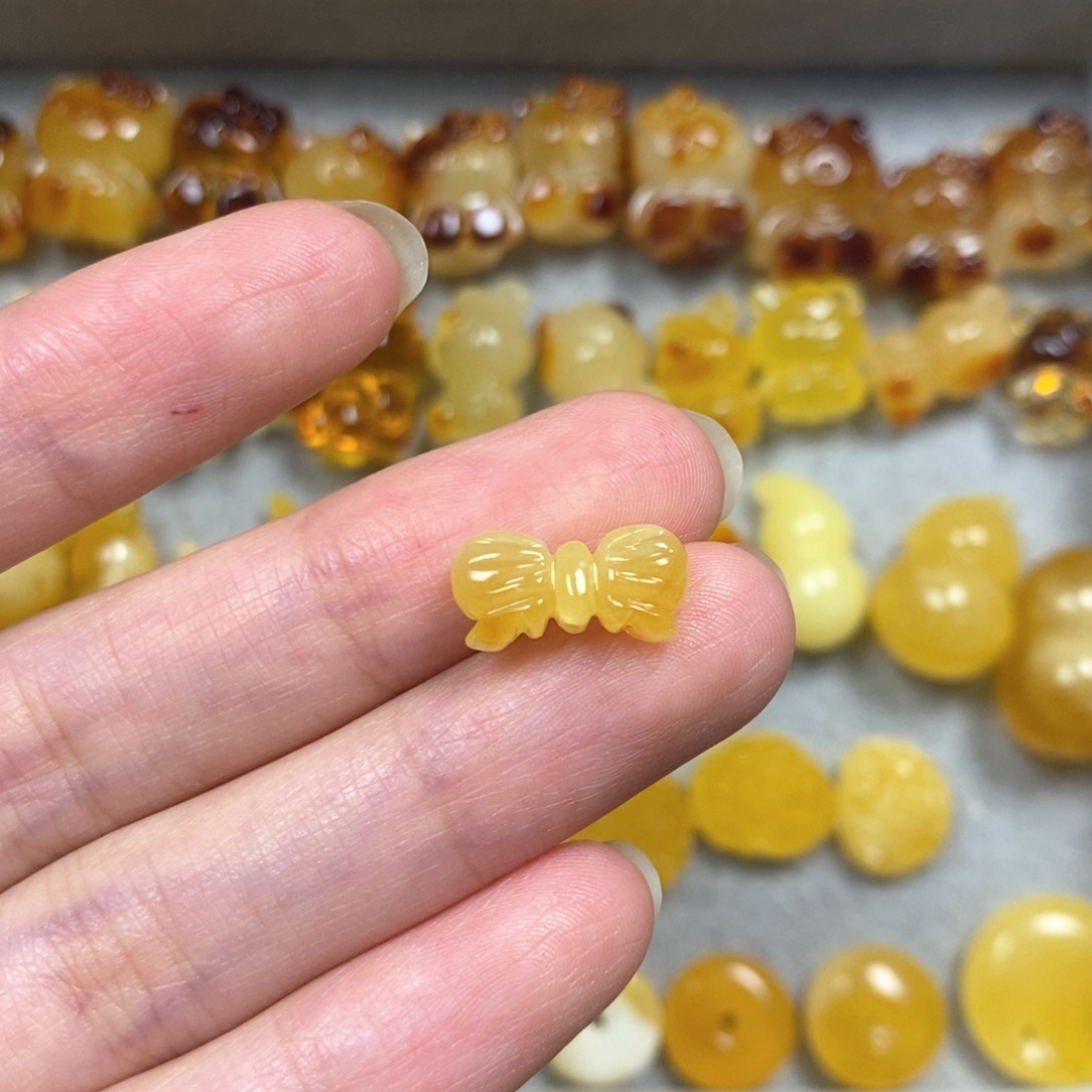 琥珀颈饰未镶嵌蝴蝶结