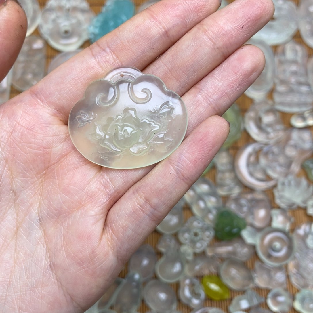 未镶嵌蛇纹石玉颈饰