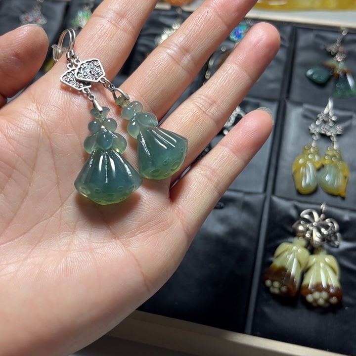 蛇纹石玉耳饰未镶嵌