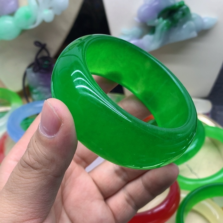 翡翠颈饰未镶嵌Q****?吊坠