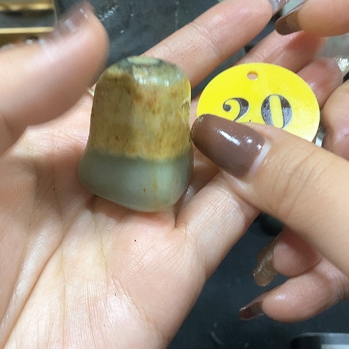 未镶嵌和田玉（糖玉）挂件