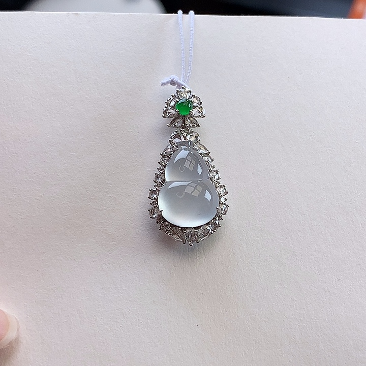 吊坠(不含链)18K金镶嵌翡翠白冰葫芦