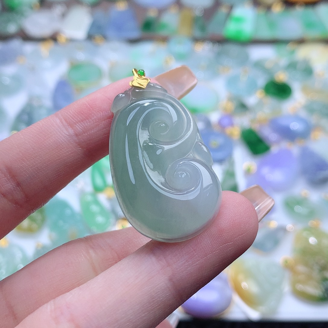 翡翠颈饰未镶嵌翡翠