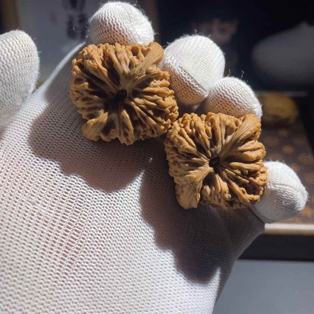 文玩核桃吊坠J****核桃