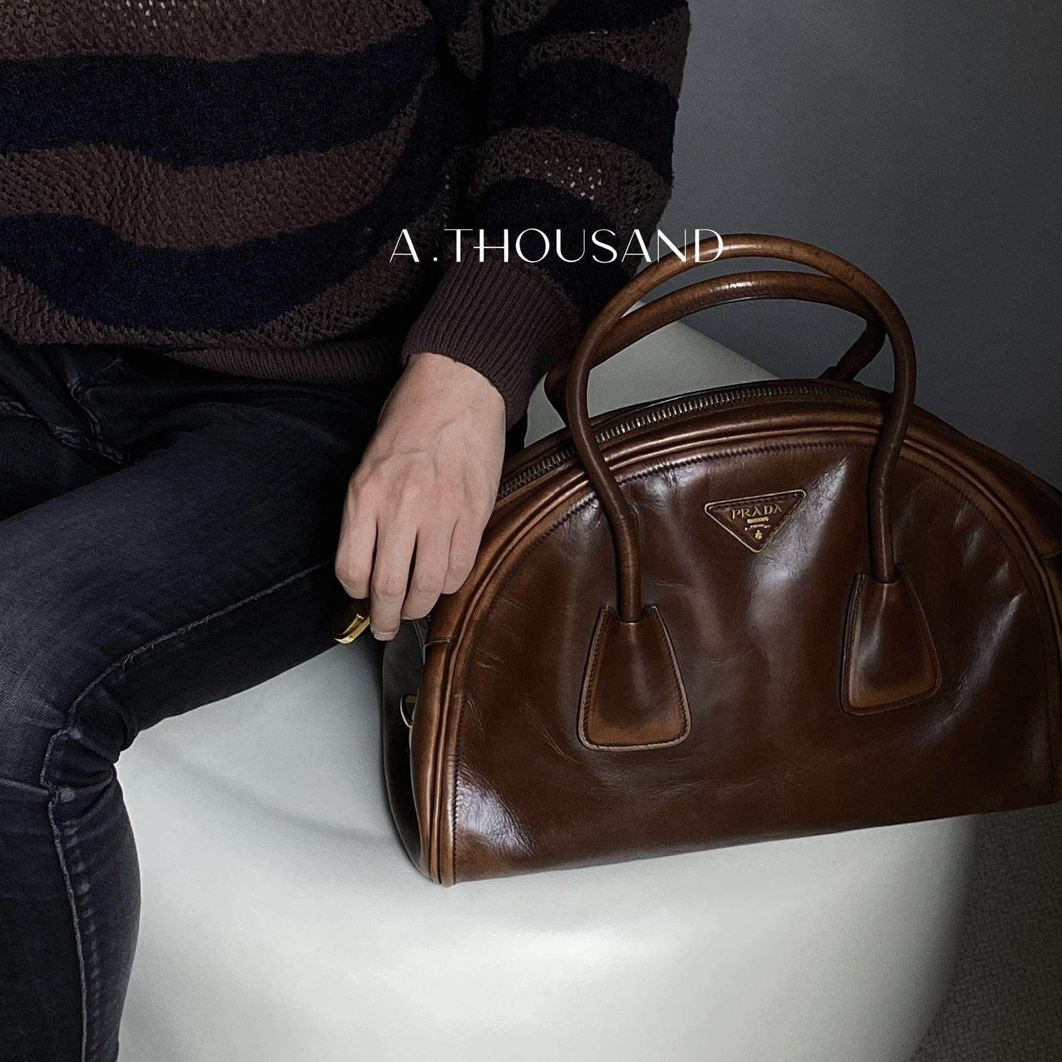 95新 Prada/普拉达 prada棕色半月保龄球底长37手提包13478194 