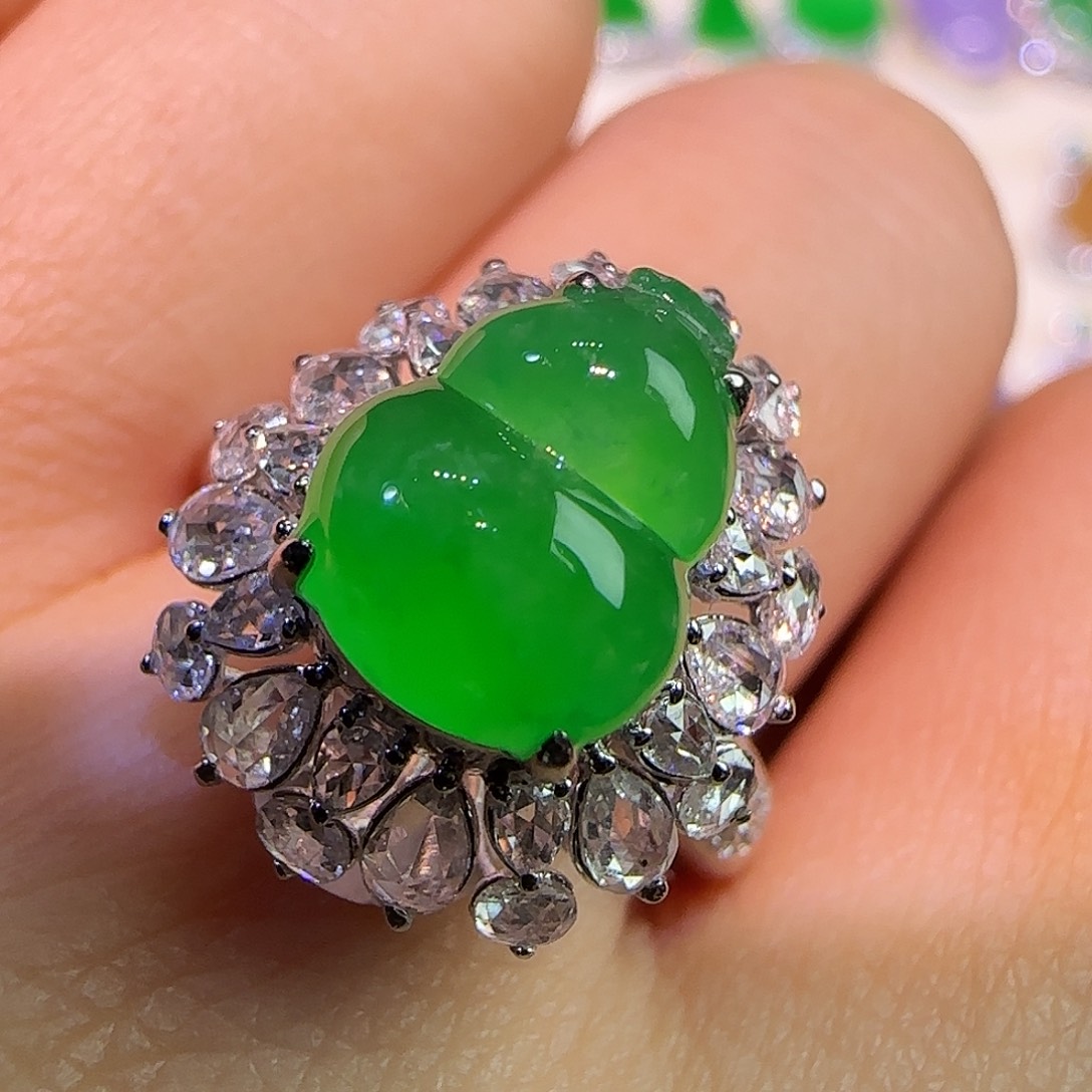 翡翠18K金镶嵌戒指