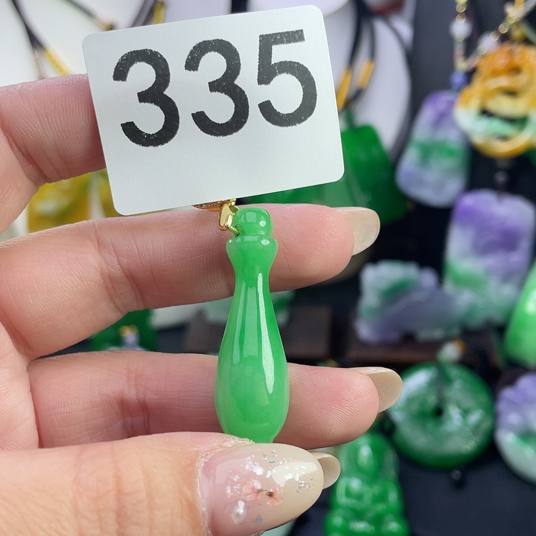 翡翠未镶嵌吊坠(赠链)