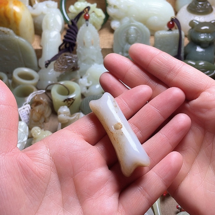 和田玉颈饰未镶嵌