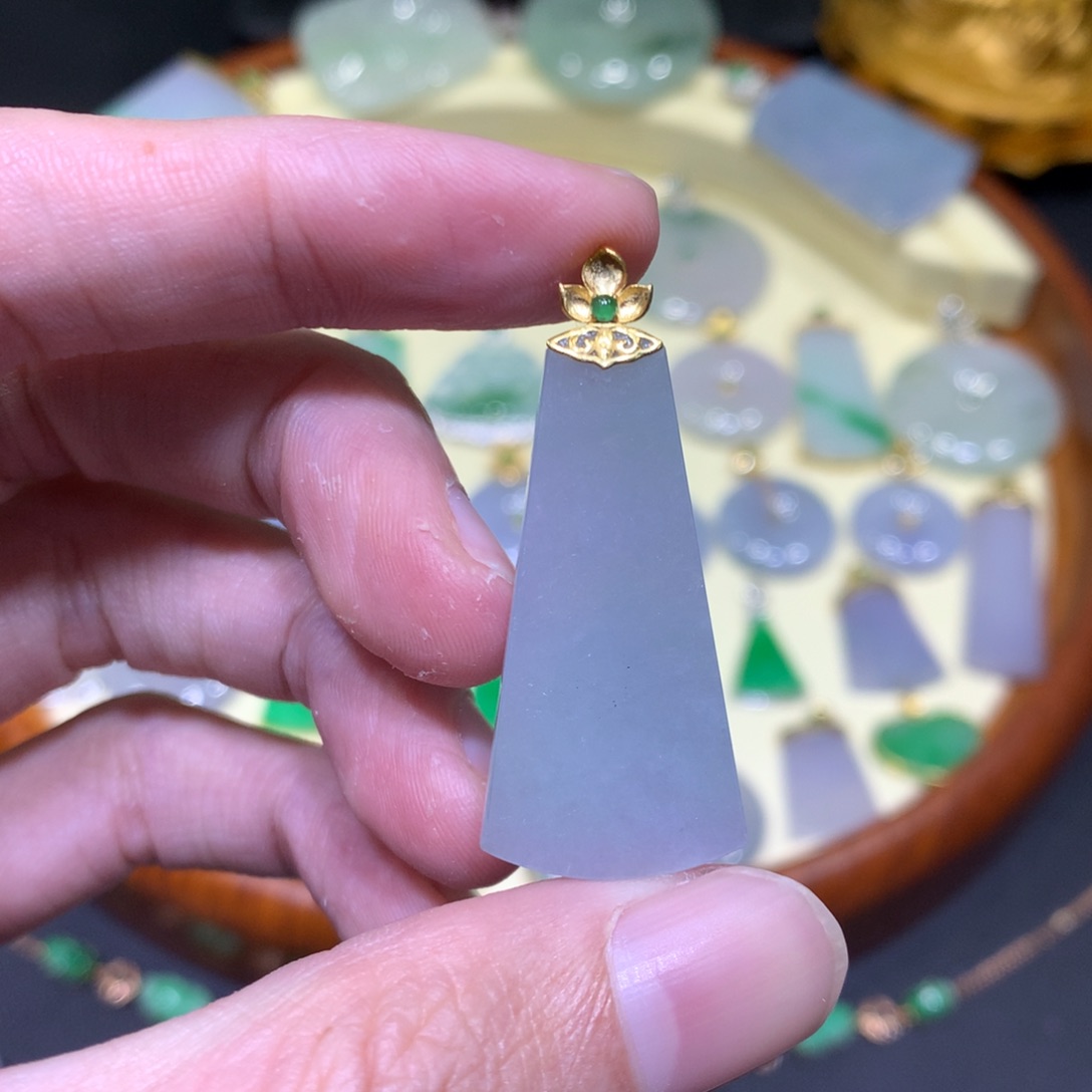 翡翠吊坠(不含链)18K金镶嵌