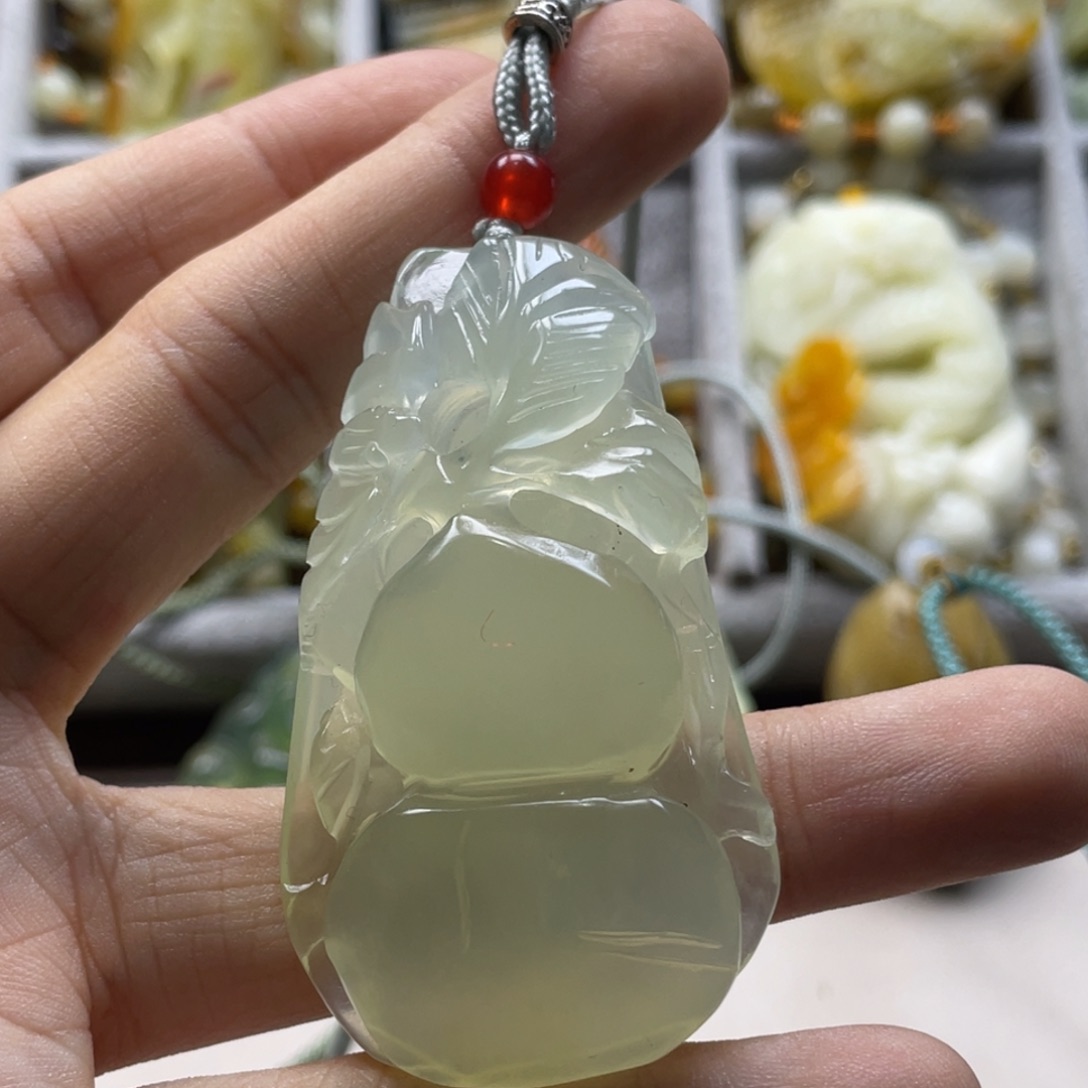 蛇纹石玉颈饰未镶嵌