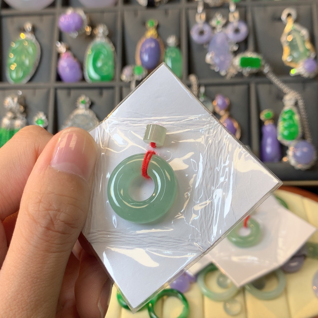 翡翠颈饰未镶嵌裸石