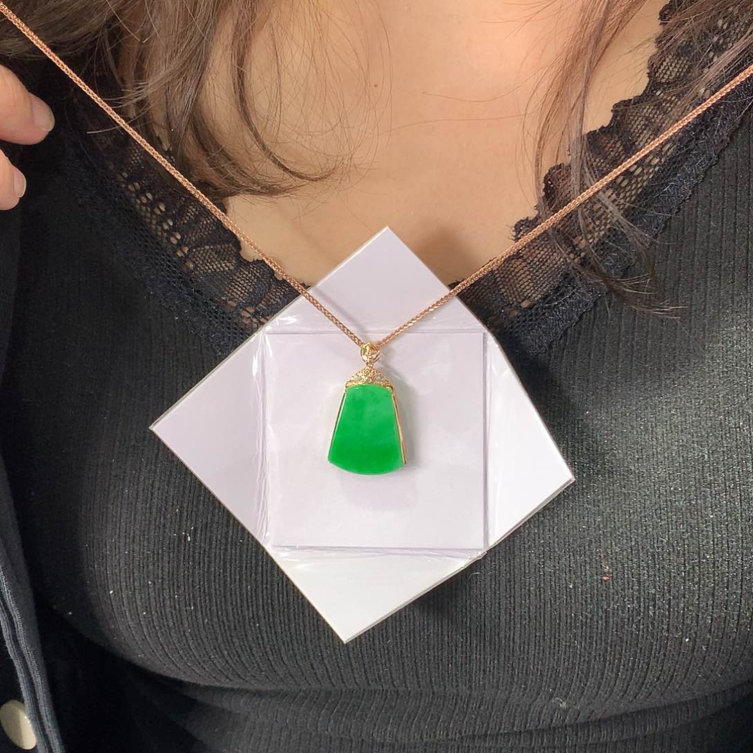 翡翠吊坠(赠链)18K金镶嵌