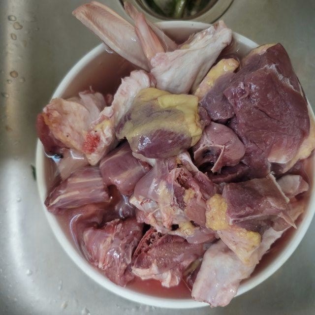 （龙陵县城内配送）鸭子散砍鸭肉同城配