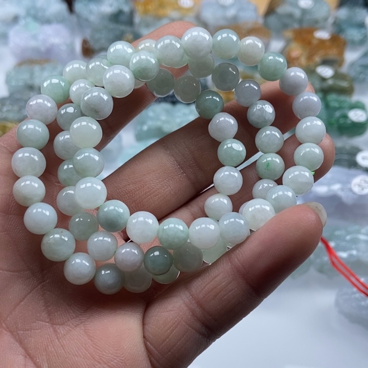 罗***）翡翠未镶嵌颈饰珠子