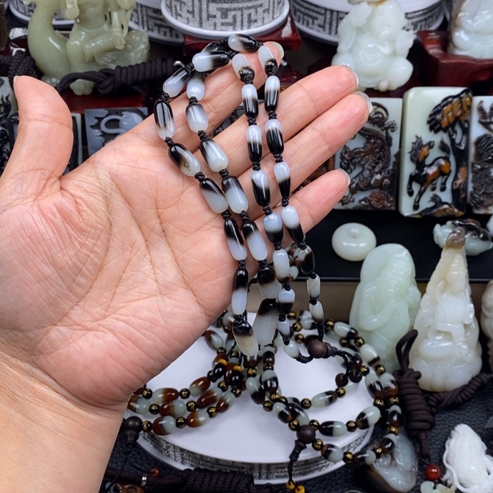 随***玉和田玉未镶嵌颈饰