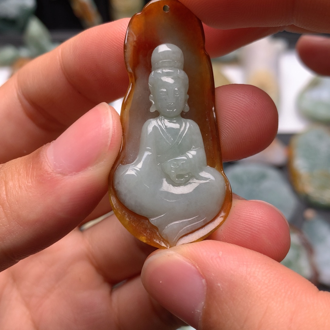 翡翠颈饰未镶嵌翡翠