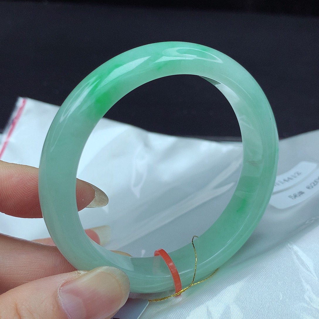 翡翠手镯未镶嵌56圈+412