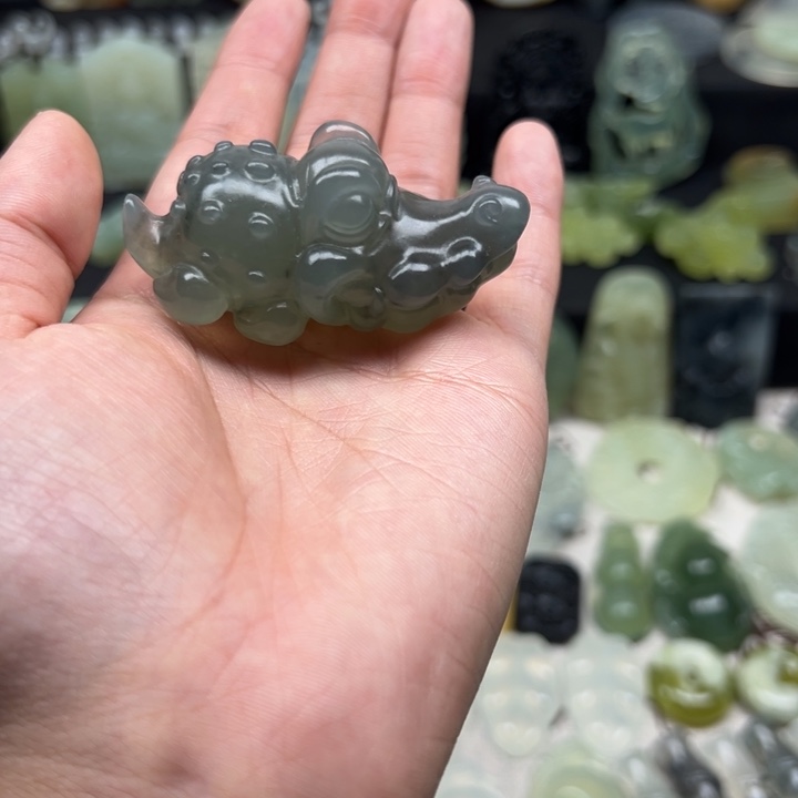 蛇纹石玉颈饰未镶嵌