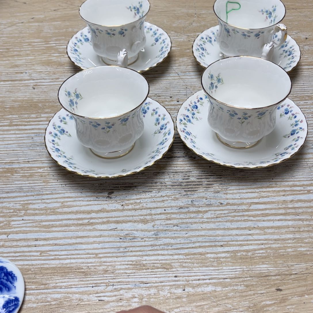 瓷片快**倍密密麻麻地排列着一个