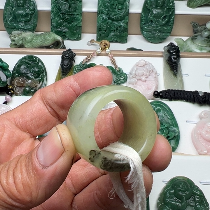 君***下独山玉未镶嵌吊坠(不含链)