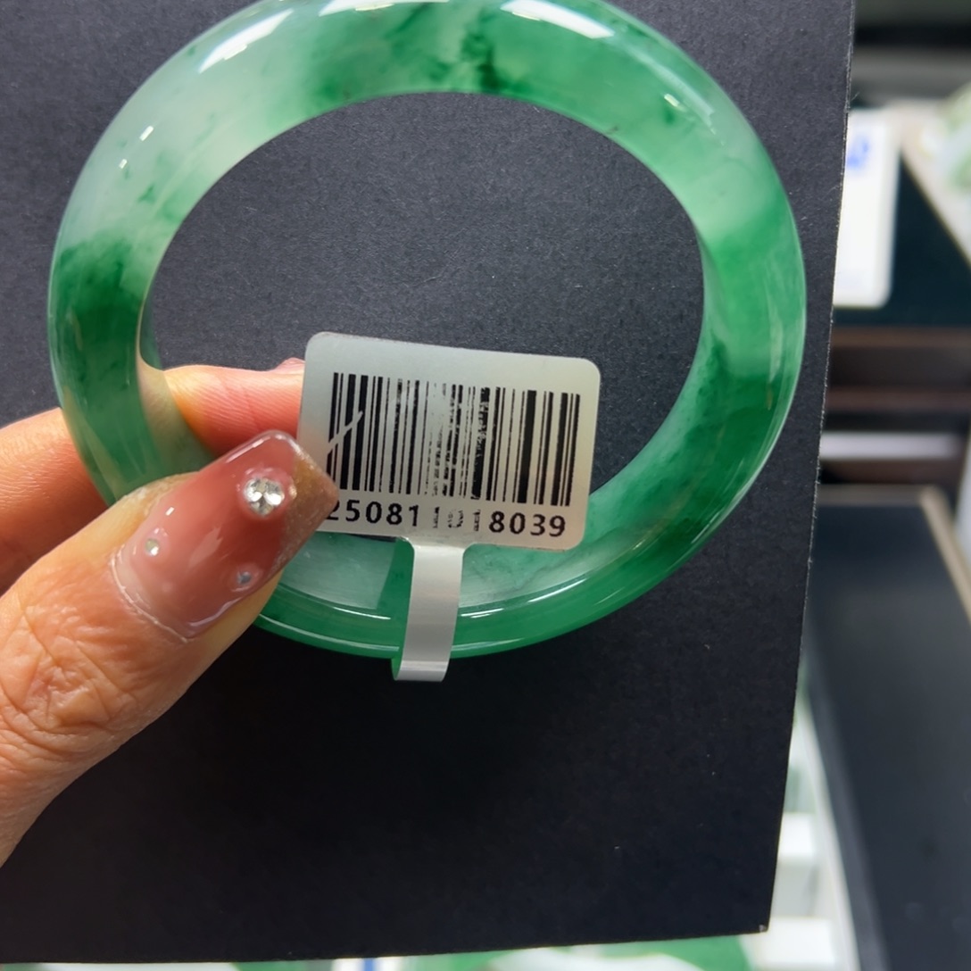 白***白石英质玉未镶嵌手镯