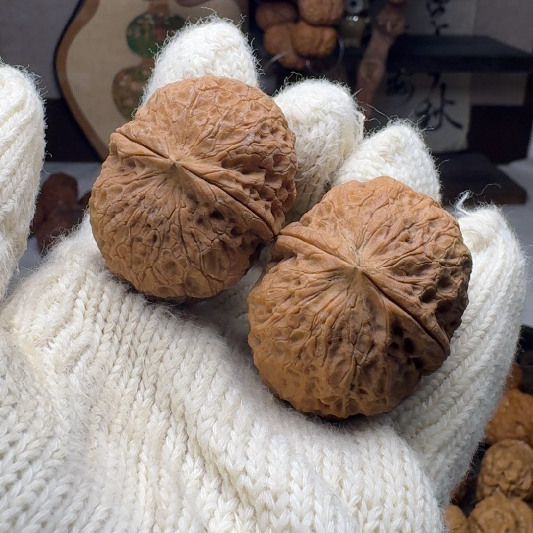 把件文玩核桃铁石球41.3