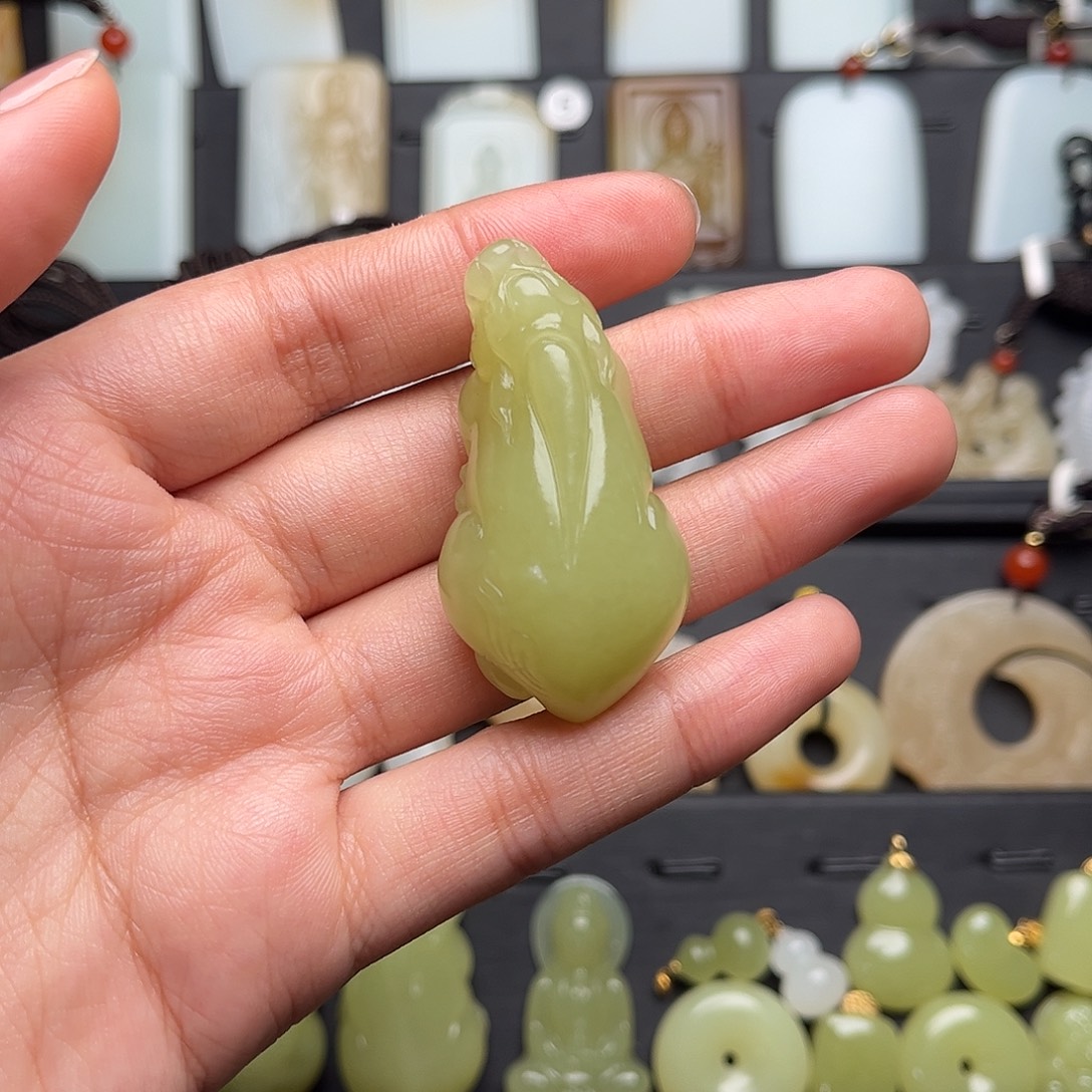 秋***落和田玉未镶嵌颈饰