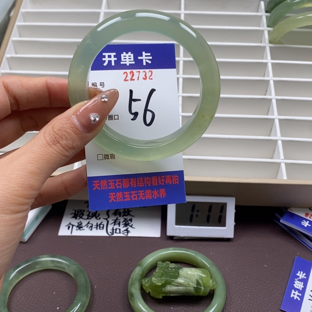 蛇纹石玉手镯未镶嵌