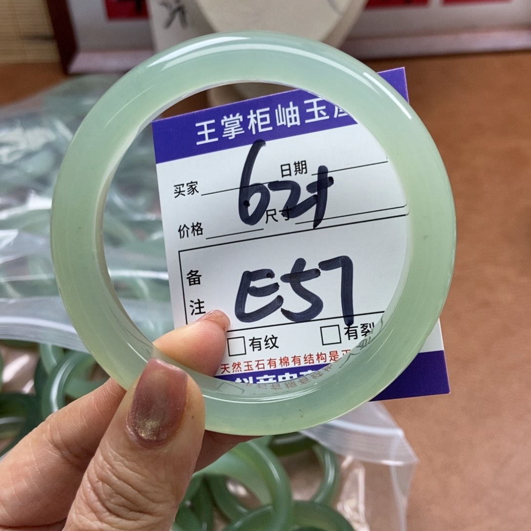 岫玉手镯手镯未镶嵌