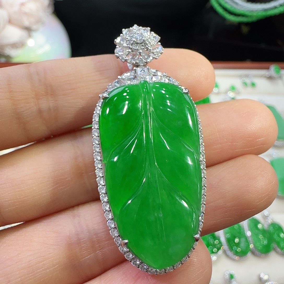 翡翠吊坠(不含链)18K金镶嵌