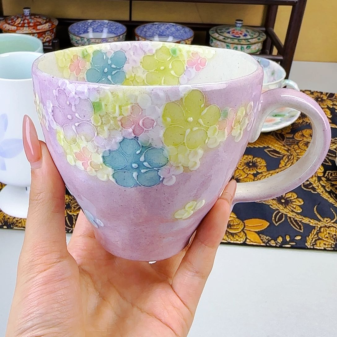 他家茶具瓷器真美！